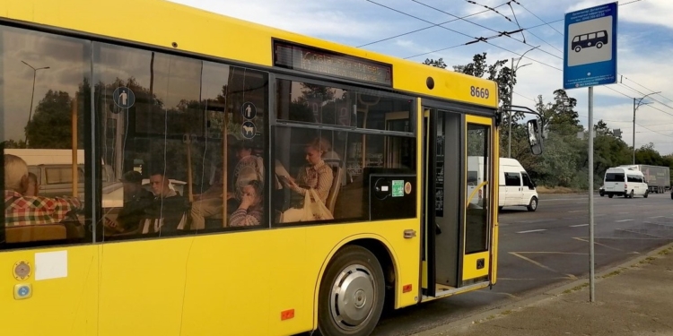 У Києві збільшать кількість автобусів через проблеми в метро
