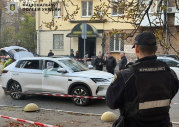 У Печерському районі Києва вибухнув електромобіль