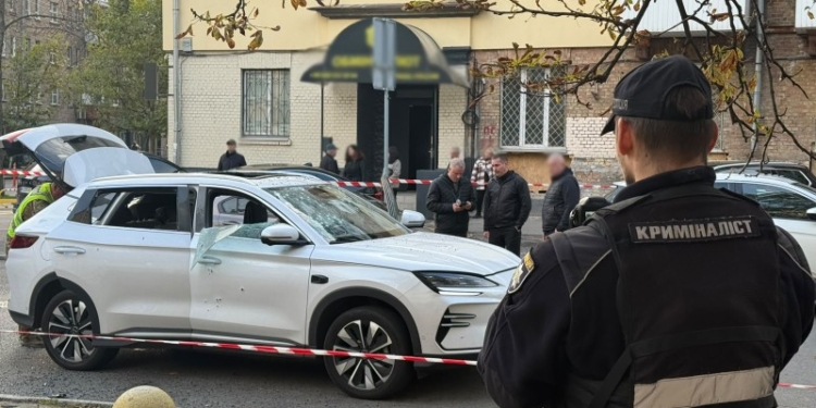 У Печерському районі Києва вибухнув електромобіль