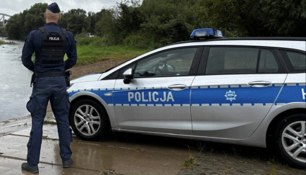 У Варшаві невідомий напав з ножем на пасажирів автобуса