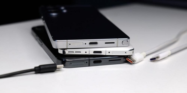 Як ефективно очистити роз’єм USB‑C смартфона