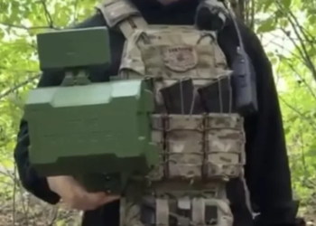 Замість квітів — реальна допомога фронту: Учні тернопільської школи №22 придбали обладнання для двох підрозділів ЗСУ