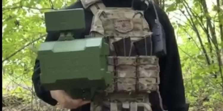 Замість квітів — реальна допомога фронту: Учні тернопільської школи №22 придбали обладнання для двох підрозділів ЗСУ
